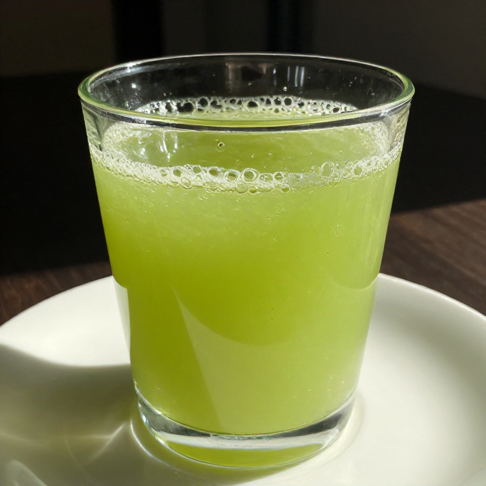 Celery apple juice in a glass